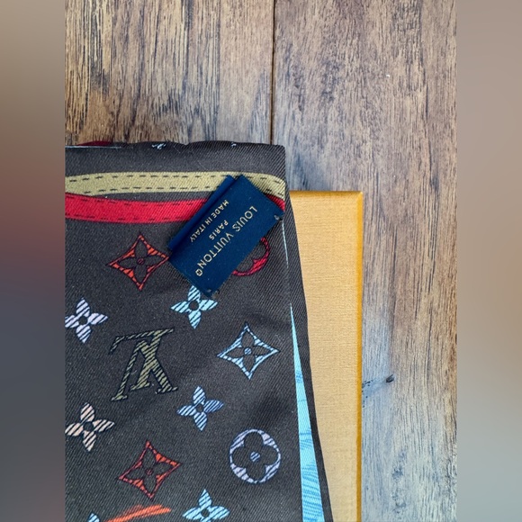 LV Up Up and Away Bandeau Sold out! - Picture 8 of 16